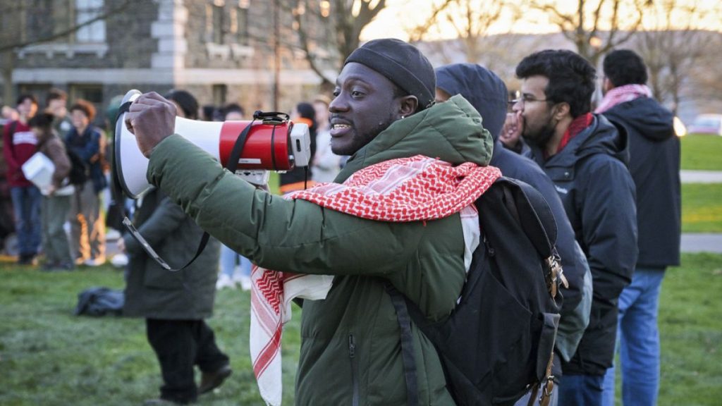 العفو الدولية: إدارة ترامب تتعاون مع شركات الذكاء الاصطناعي لتعقّب المهاجرين الداعمين لفلسطين
