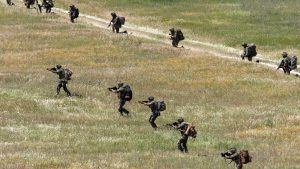 رغم الحظر الصارم.. جنود بريطانيون في كينيا متورطون في دفع المال مقابل الجنس