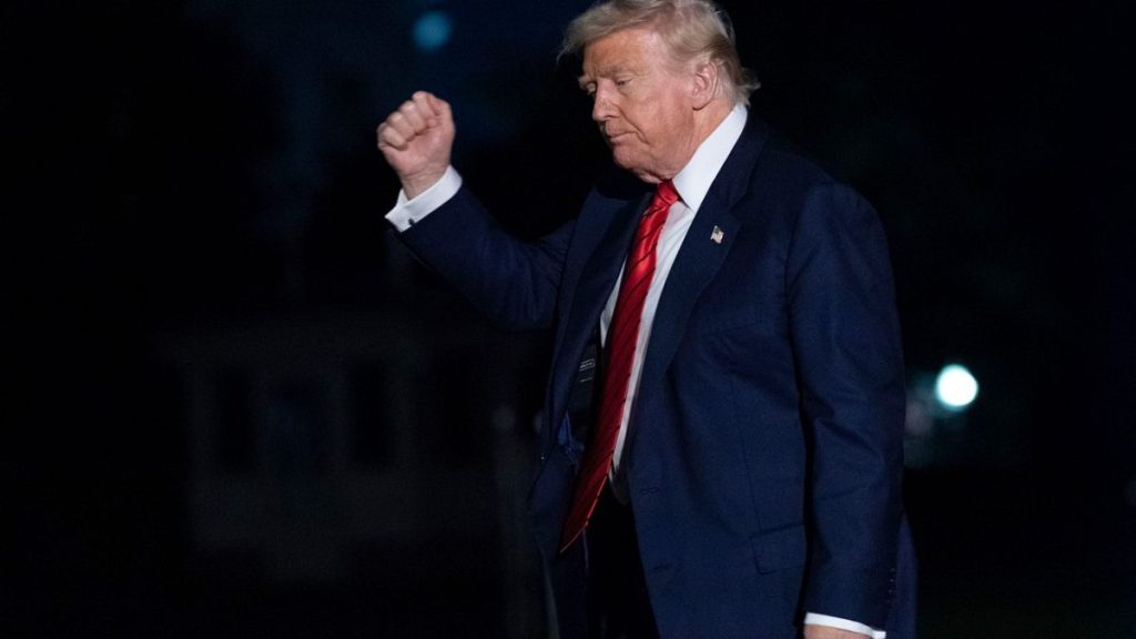 ترامب يتوعد الهند بزيادة الرسوم الجمركية بسبب شرائها النفط الروسي