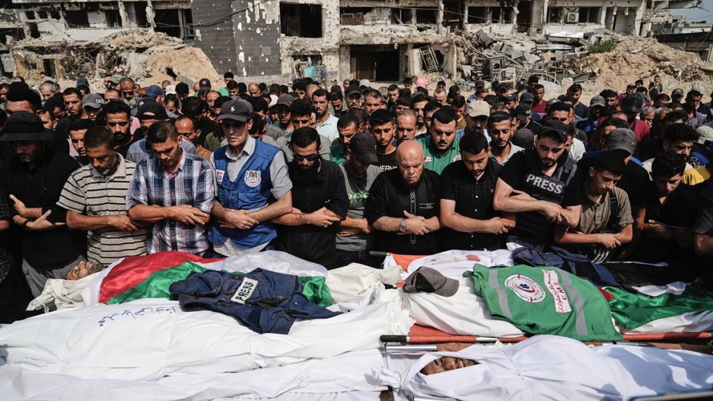 وحدة سرية للجيش الإسرائيلي تجمع معلومات عن الصحفيين في غزة وربطهم بحماس لتبرير استهدافهم