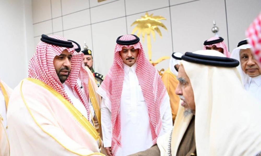 لقاء أمير جازان ونائبه مع مشايخ وأهالي الدرب