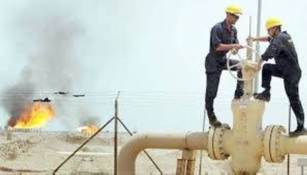 رغم الانخفاض.. مكاسب قوية لأسعار النفط وبرنت صوب 70 دولاراً