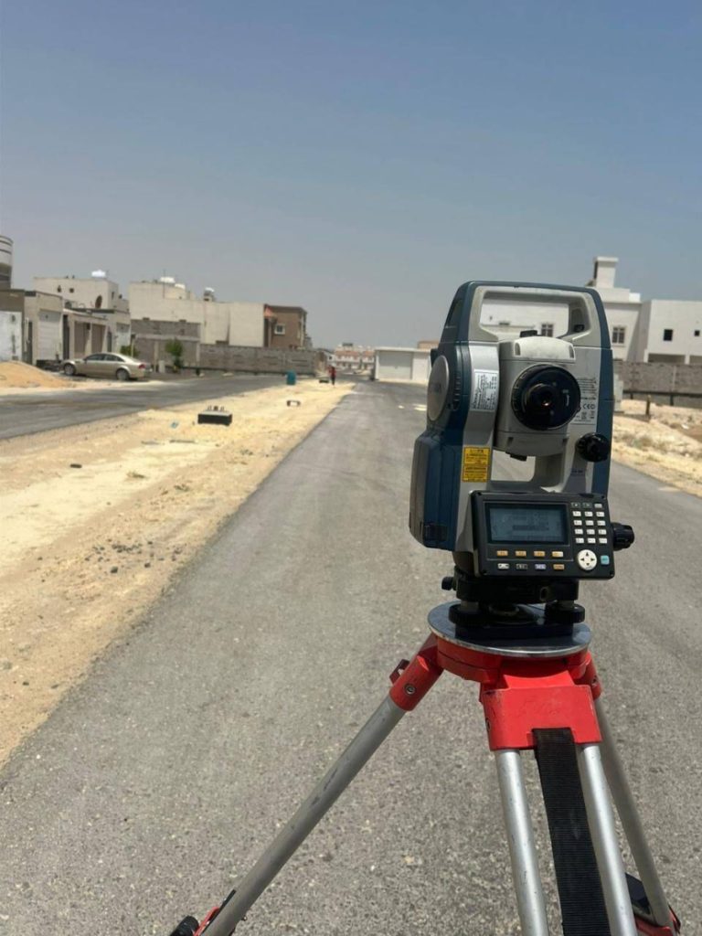 بلدية الجبيل تواصل تطوير ضاحية الملك فهد بـ309 أعمدة إنارة