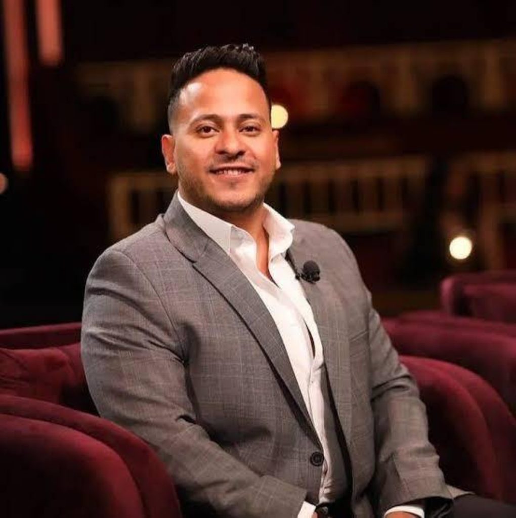 فيديو.. كريم عفيفي: الجمهور السعودي ذواق للفن.. و«أنستونا» رفعت لافتة كامل العدد