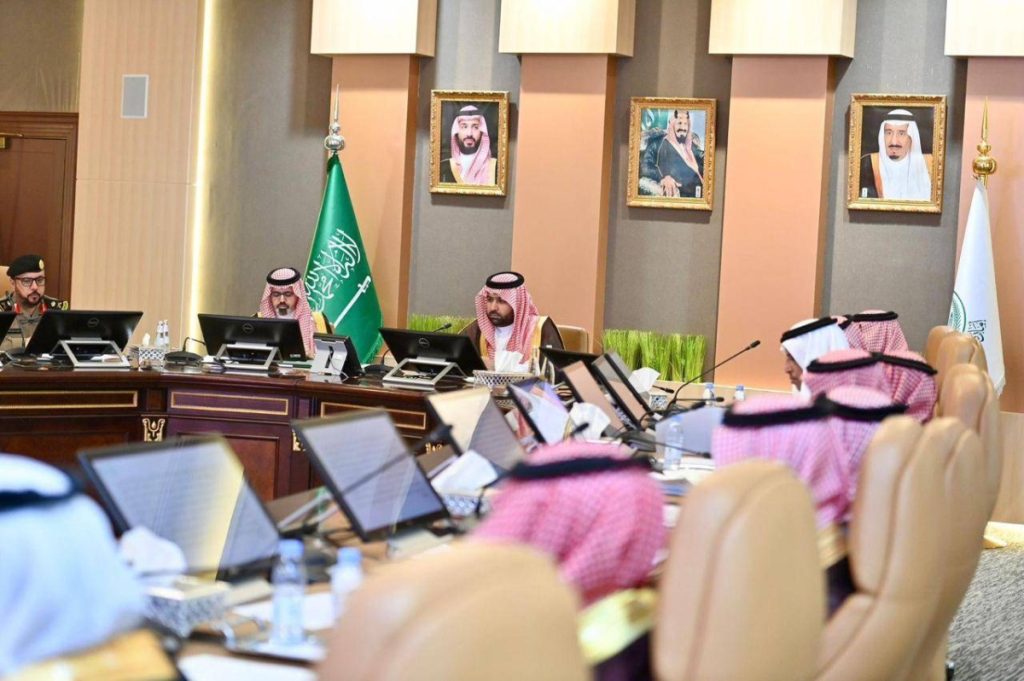 لجنة الدفاع المدني بجازان تعقد اجتماعها استعداداً للحالة المطرية