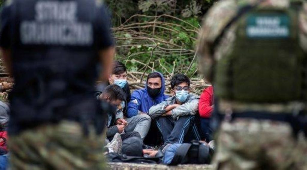 غالبيتهم من اليمنيين.. إسبانيا تفكّك شبكة لتهريب المهاجرين