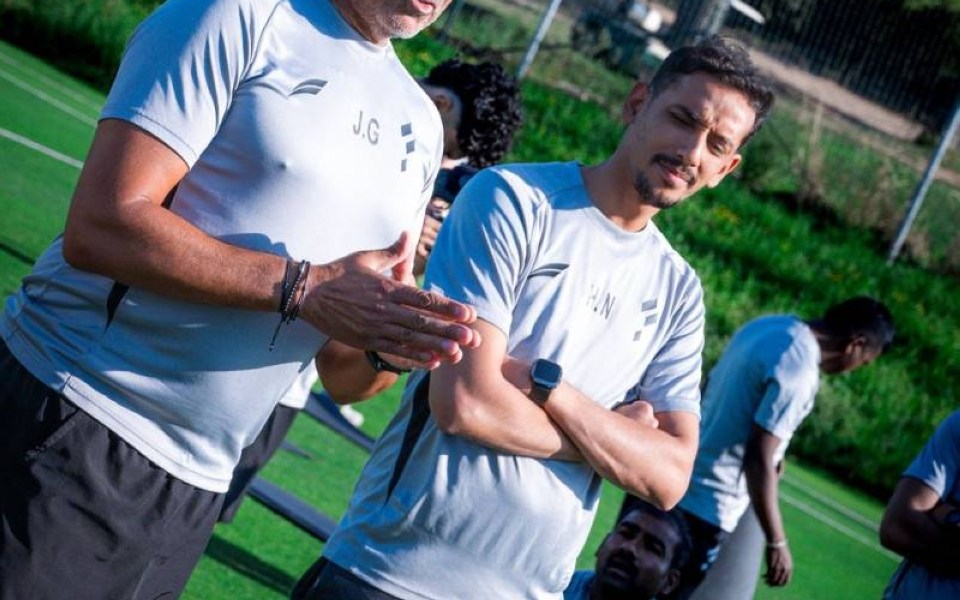 الفتح يبدأ معسكر إسبانيا بمناورة فنية مميزة