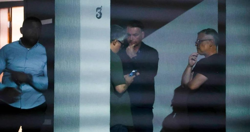 البرازيل تضع الرئيس السابق بولسونارو قيد الإقامة الجبرية