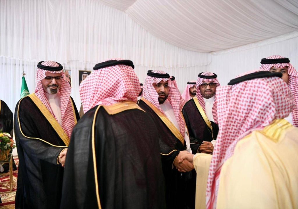 أمير جازان ونائبه يلتقيان مشايخ وأهالي محافظة هروب