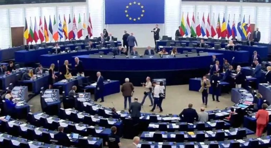 مطالبات أوروبية بوقف كارثة غزة.. ومفوضية الاتحاد: احتلال القطاع استفزاز جديد غير مقبول