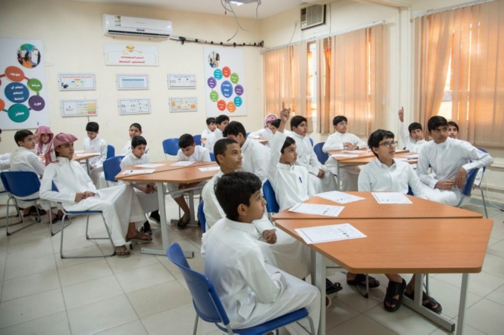 180 يوماً دراسياً في السعودية.. تقارب مع المعدل العالمي بعد العودة للفصلين