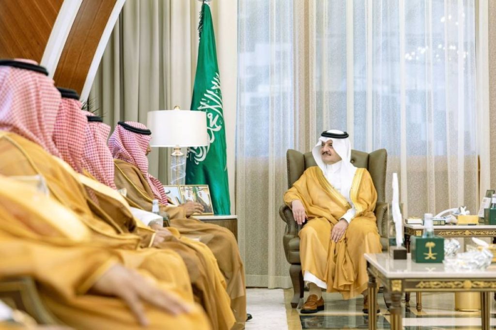 أمير المنطقة الشرقية يستقبل الرئيس التنفيذي لنادي الاتفاق