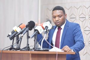 الشاعر عبدالمنعم حسن: أسعى وراء شِعر المناسبات ويذهب جُفاء