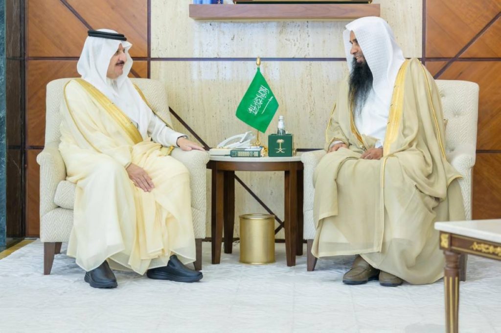 سعود بن نايف يستقبل مدير فرع الرئاسة العامة للبحوث العلمية والإفتاء بالمنطقة الشرقية