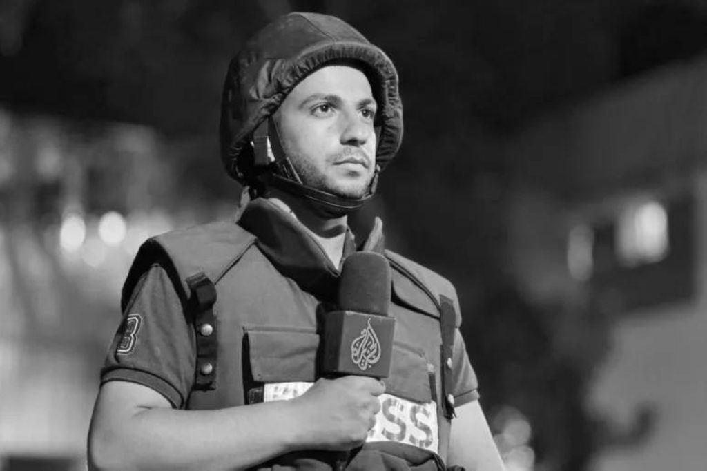 تشييع 6 صحفيين.. مقتل 29 من طالبي المساعدات في غزة