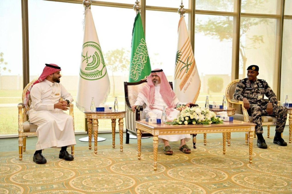 نائب أمير جازان يزور نادي منسوبي وزارة الداخلية في المنطقة