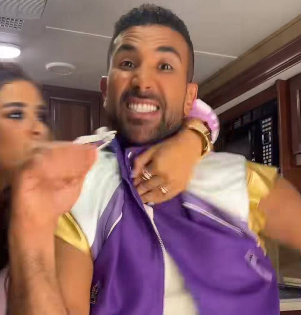 ياسمين عبدالعزيز تتشاجر بالأيدي مع أحمد سعد.. ما القصة؟