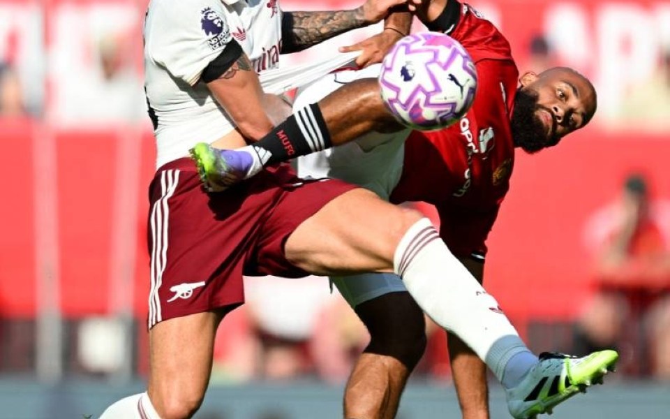 أرسنال يهزم مانشستر يونايتد في قمة الدوري الإنجليزي