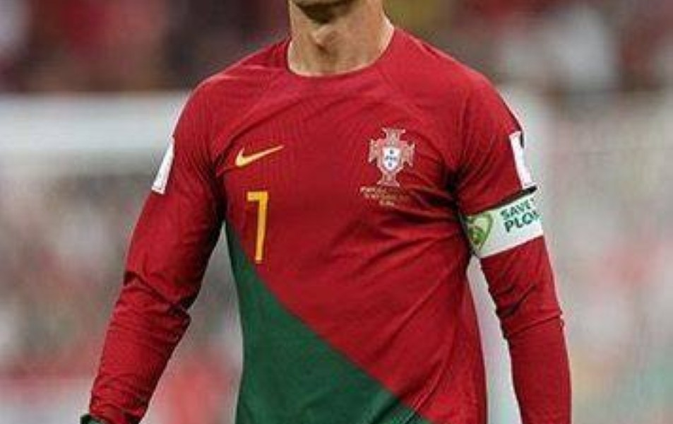 رونالدو يحتفل بمرور 22 عاماً مع منتخب البرتغال