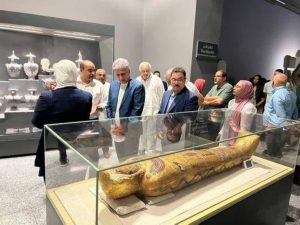 1100 كتاب و86 قطعة أثرية.. مصر تفتح معرض «أسرار المدينة الغارقة» بالإسكندرية