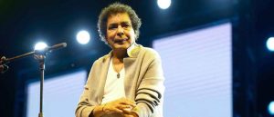 محمد منير يطمئن جمهوره بعد تعافيه من وعكته الصحية