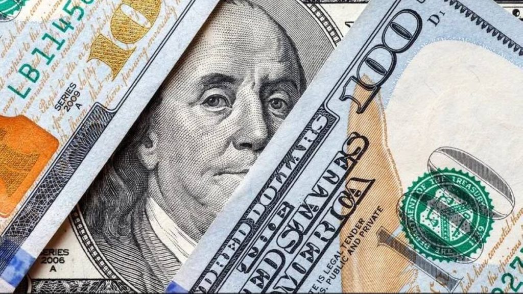 تراجع الدولار وسط مخاوف بشأن استقلالية الفيدرالي