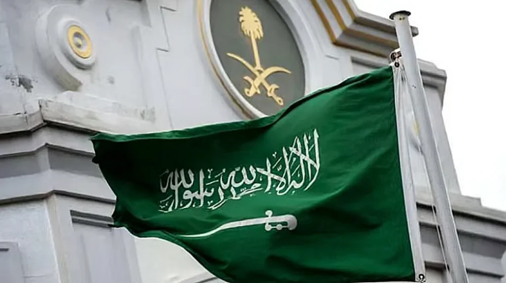 سفارة المملكة ببريطانيا: نتابع واقعة الاعتداء على مواطن سعودي جنوب كامبريدج