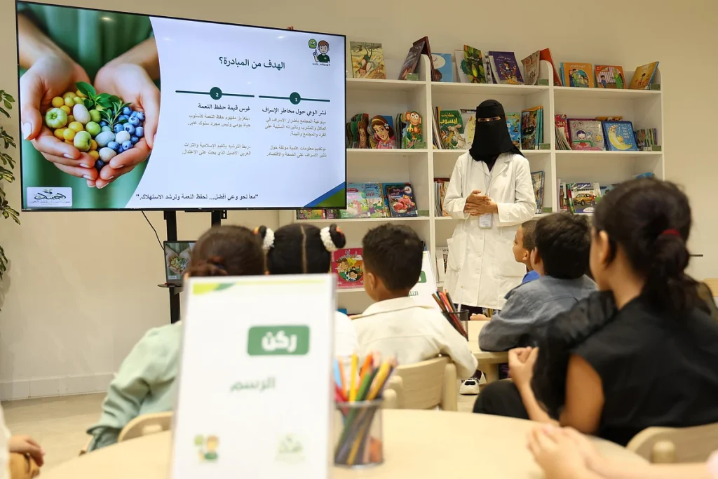 "جمعية إحسان لحفظ النعمة" تنظم برنامجاً توعوياً للأطفال ومشاركتهم في عدة أركان هادفة