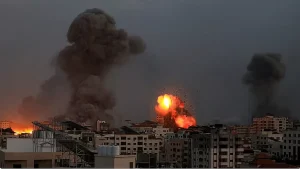 استشهاد 5 فلسطينيين في قصف الاحتلال الإسرائيلي منزلًا وسط قطاع غزة