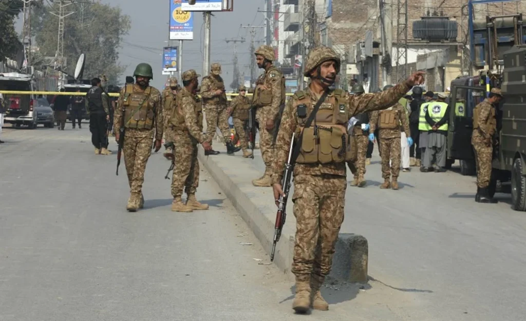 مقتل ثلاثة أشخاص جراء تفجير استهدف الشرطة الباكستانية