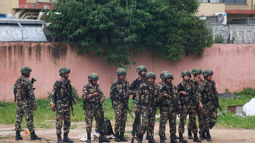 فيديو. الجيش النيبالي يرفع حظر التجول مؤقتًا وسط فوضى سياسية واحتجاجات دامية