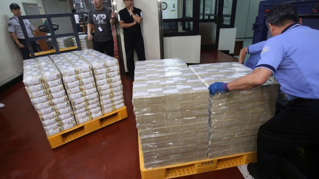 فيديو. عمال المالية في كوريا الجنوبية ينظمون أول إضراب عام