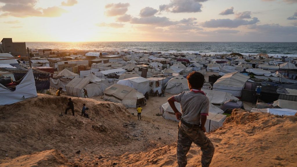 مباشر – اليوم الـ721 من حرب غزة: قصف إسرائيلي لا يهدأ وترامب يتحدّث عن صفقة “قريبة”