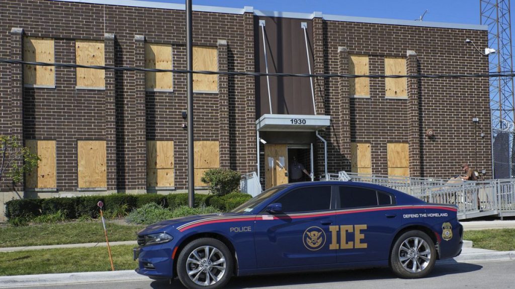 ذعر في دالاس الأمريكية: هجوم مسلح على مكتب الهجرة والجمارك يخلّف قتلى وجرحى