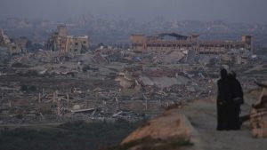 بين مقتل المدنيين في غزة والمولد النبوي.. انقسام على مواقع التواصل حول أولويات المرحلة
