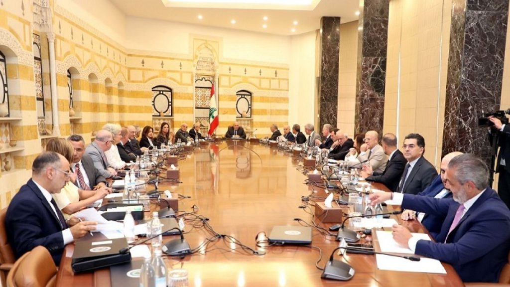 خطة الجيش اللبناني لحصر السلاح تشعل جلسة الحكومة.. انسحاب الوزراء الشيعة بانتظار ما ستسفر عنه الجلسة