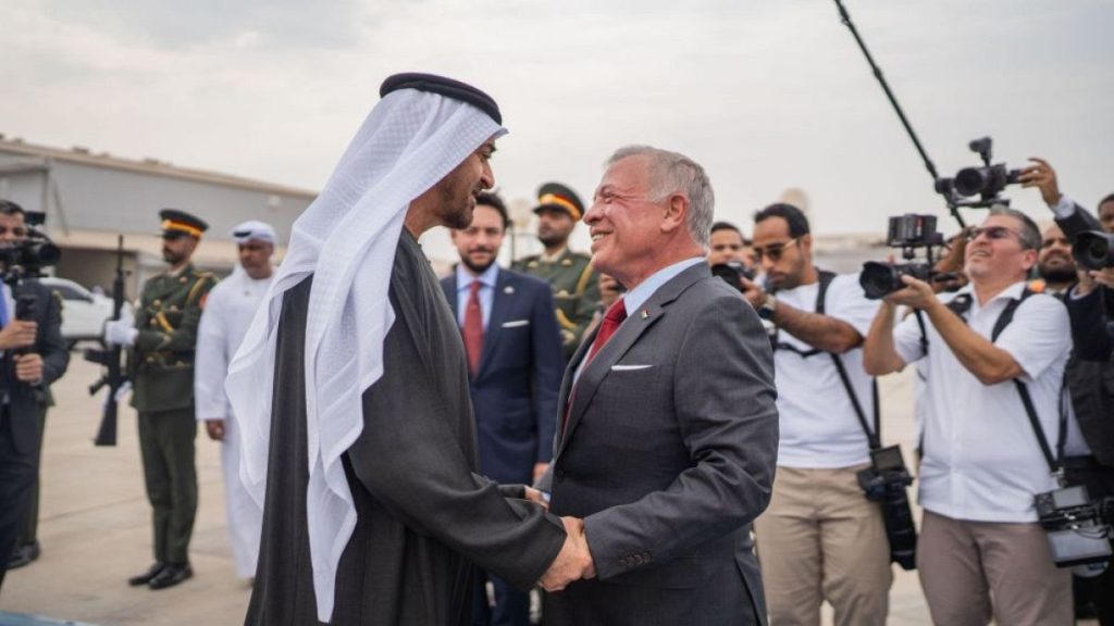 العاهل الأردني في أبو ظبي.. تأكيد على رفض الاستيطان الإسرائيلي في الضفة الغربية