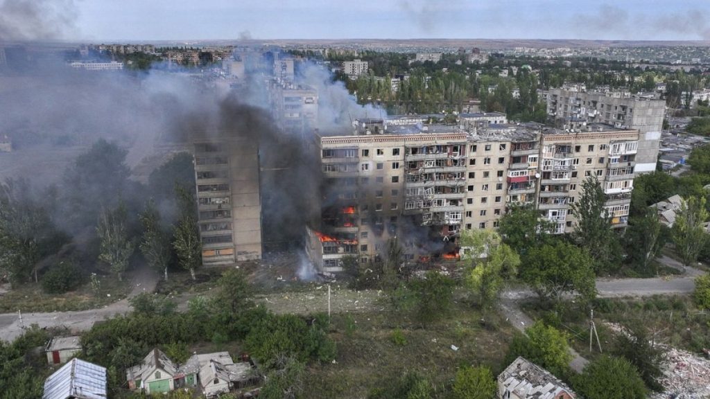 الحرب في أوكرانيا: كييف تستهدف سفينة روسية وأضرار واسعة في سومي ودونيتسك