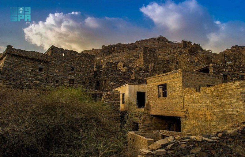 «الخلف والخُليف».. نقش التاريخ على جبال الباحة