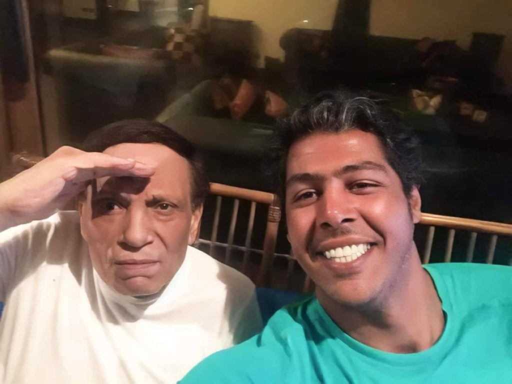 «أهلاوي أم زملكاوي؟».. عمر متولي يكشف مفاجأة حول ميول الزعيم عادل إمام