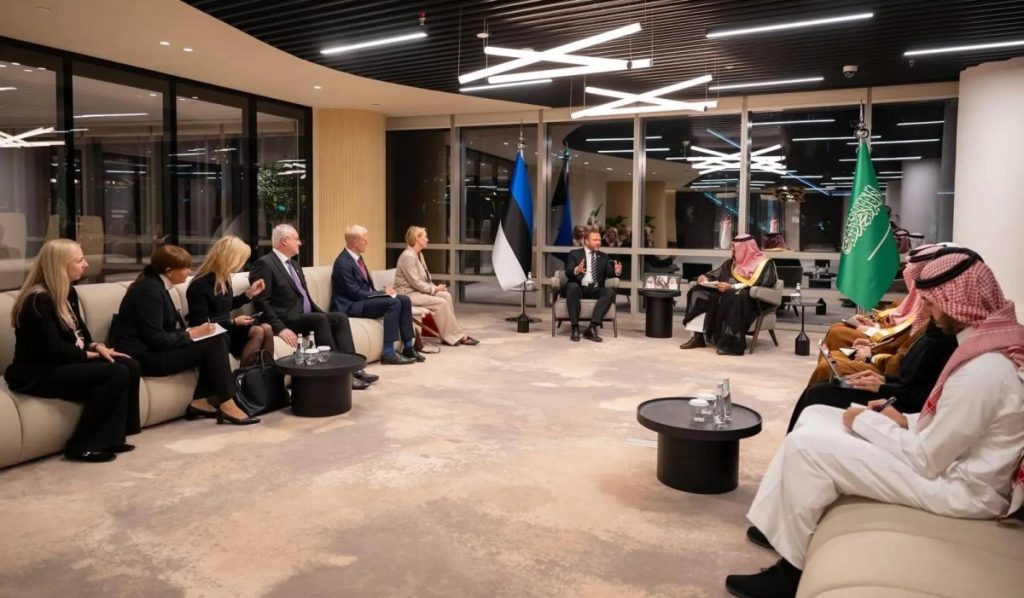 وزير الاقتصاد يبحث مع وزير الخارجية الإستوني تعزيز التعاون الثنائي