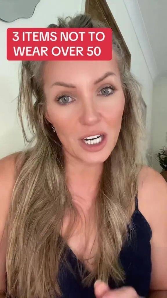 جدل حول نصائح موضة موجهة للنساء فوق سن الخمسين