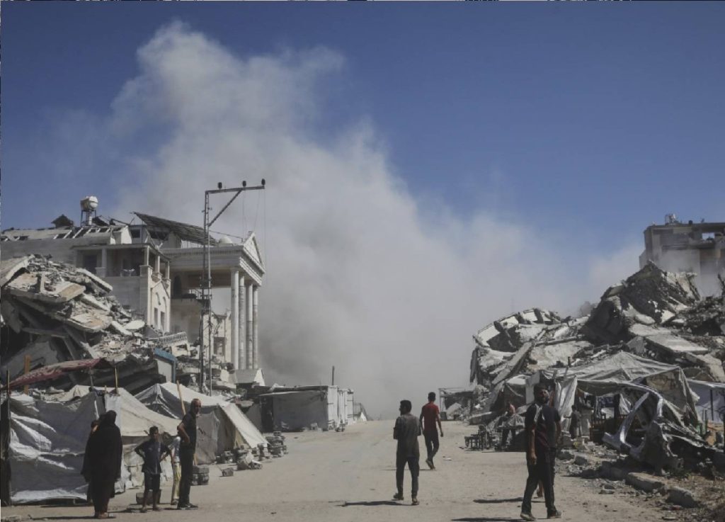 إسرائيل تكثّف هجماتها في القطاع.. ومستشفيات غزة بلا «دماء»