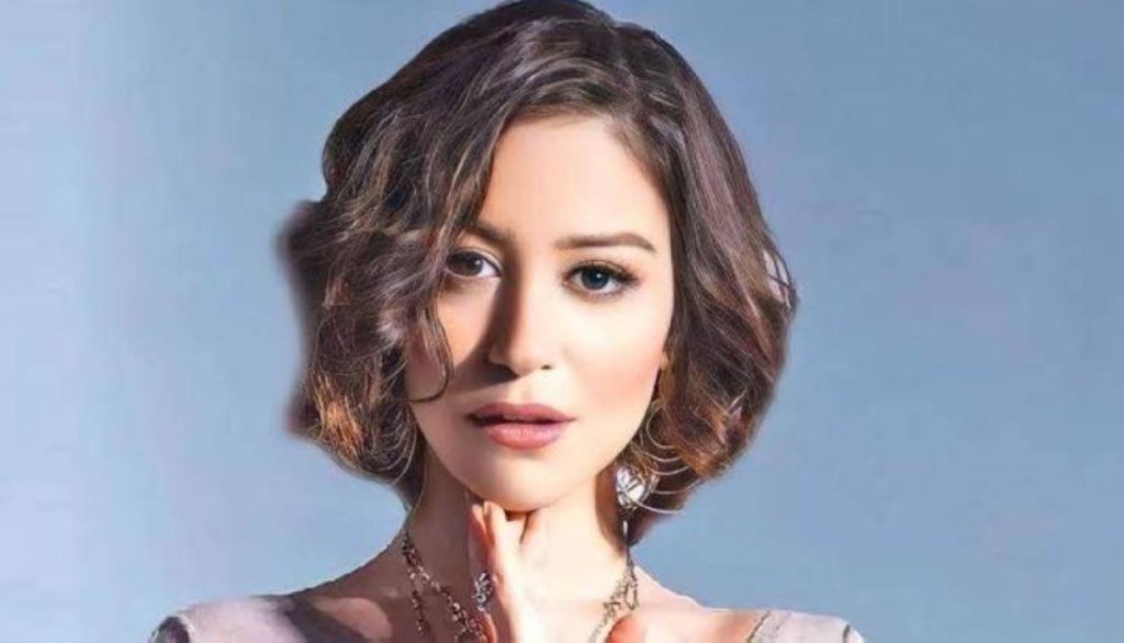 مهرجان الجونة السينمائي يمنح منة شلبي الإنجاز الإبداعي في دورته الثامنة