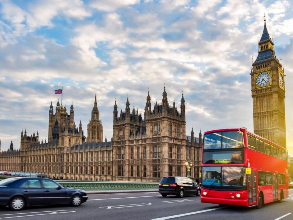 200 مليار دولار استثمارات أمريكية إضافية في بريطانيا