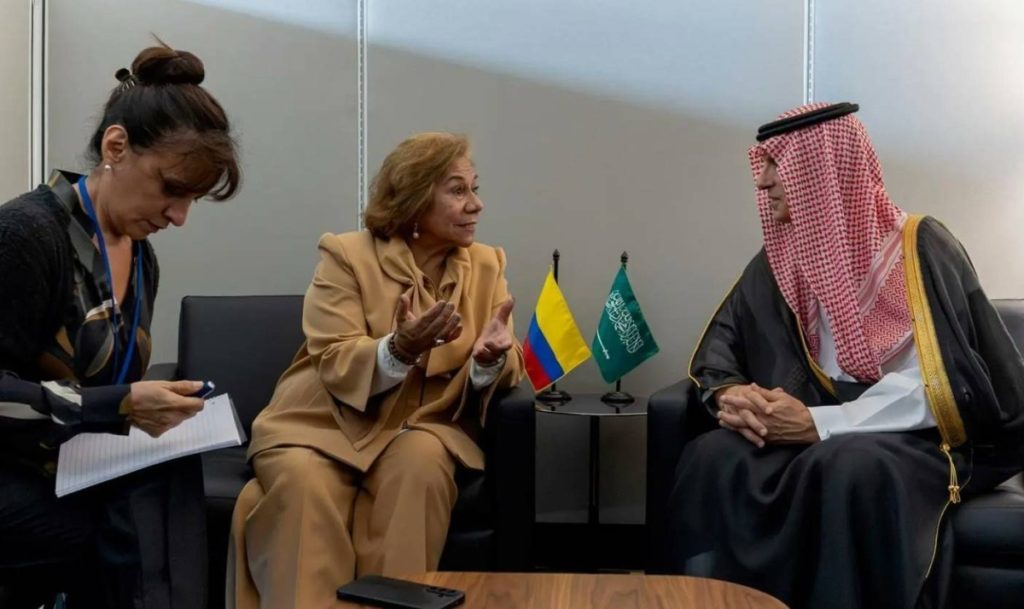 وزير الدولة للشؤون الخارجية يلتقي وزيرة خارجية كولومبيا