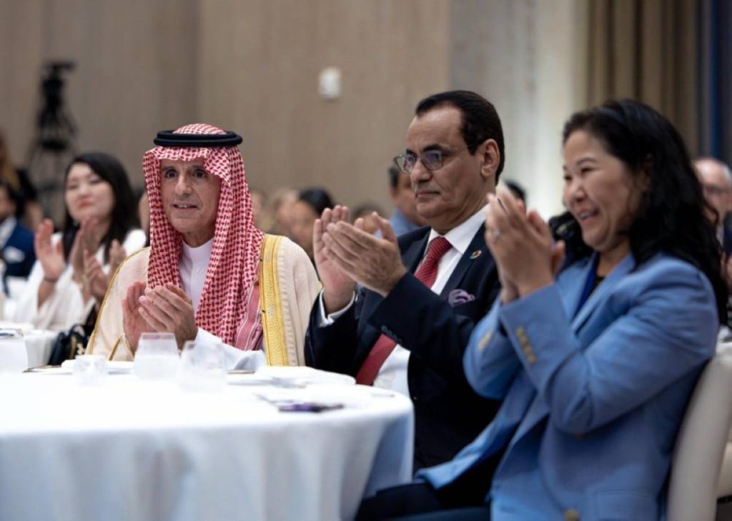 وزير الدولة للشؤون الخارجية يشارك في فعالية بشأن الجفاف