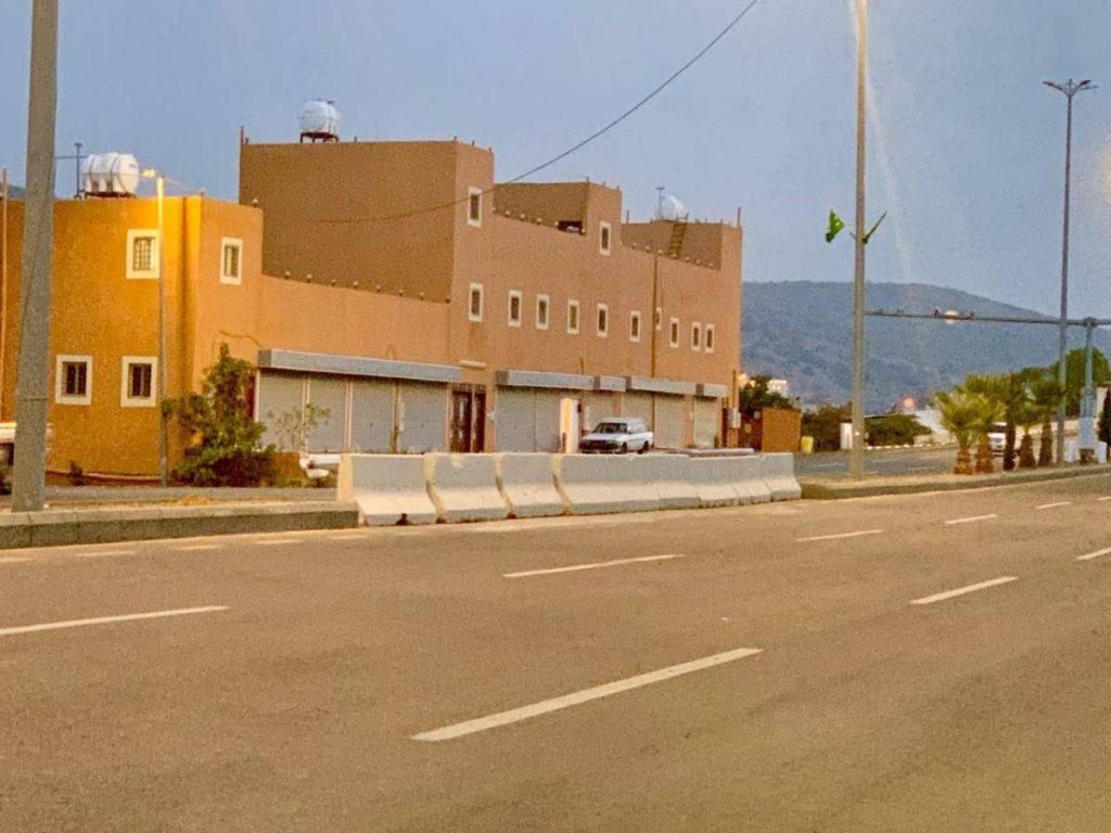 تفاعلاً مع ما نشرته عكاظ.. إغلاق «اليوتيرن» الخطر في بلّسمر