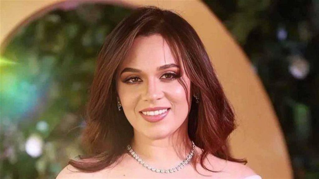 رحمة أحمد تغادر المستشفى بعد وعكتها الصحية.. وتطمئن الجمهور