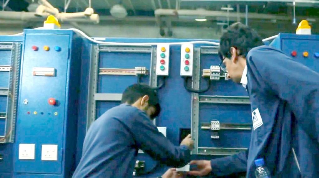 اعتماد 500 شهادة
احترافية في التدريب التقني